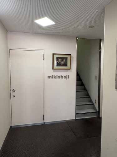 西新宿の第二手塚ビル エントランス1
