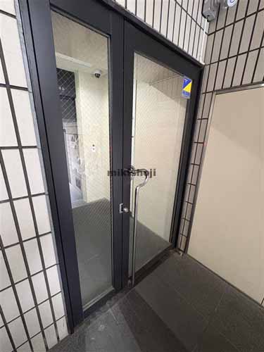 室町フェニックスビル エントランス1