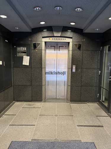 西新橋のＳＳビル エレベーターホール1