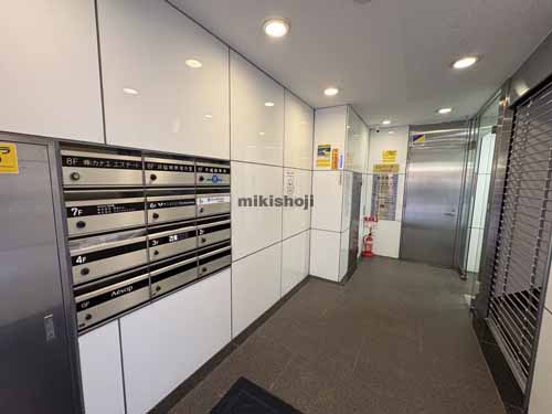 新宿・歌舞伎町の市嶋ビル エントランス2