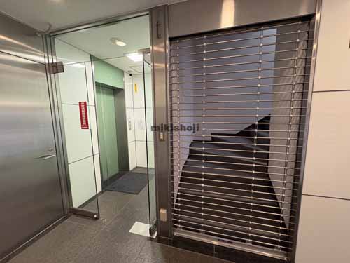 新宿・歌舞伎町の市嶋ビル エレベーターホール1