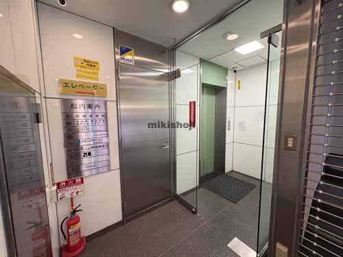 新宿・歌舞伎町の市嶋ビル エレベーターホール3
