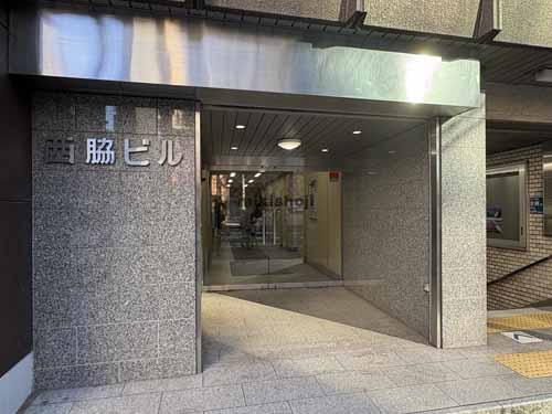 西脇ビル エントランス1