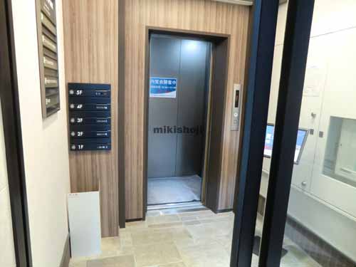 神田神保町のＮＯＶＥＬ　ＷＯＲＫ　Ｊｉｍｂｏｃｈｏ エレベーターホール1