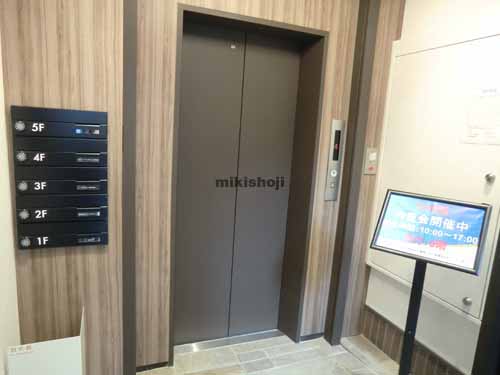 神田神保町のＮＯＶＥＬ　ＷＯＲＫ　Ｊｉｍｂｏｃｈｏ エレベーターホール4