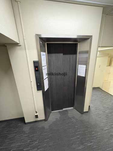 ヤマリビル エレベーターホール1