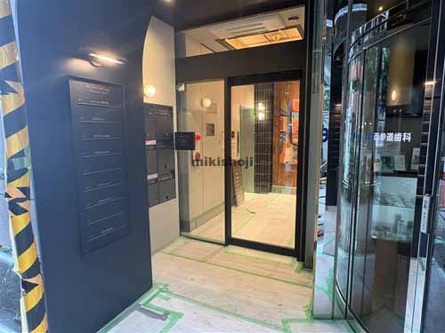 ＮＯＶＥＬ　ＷＯＲＫ　Ｓｈｉｎｊｕｋｕ　Ｗｅｓｔ エントランス1