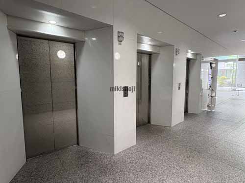 八丁堀の八丁堀綜通ビル エレベーターホール1