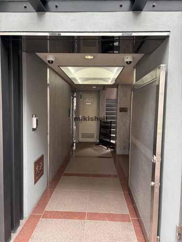 三番町ビル エントランス2