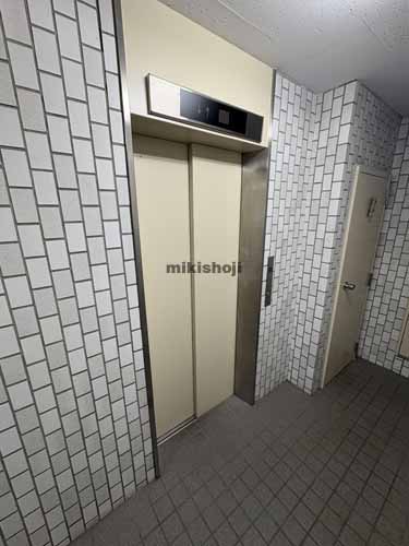 八千代ビル エレベーターホール1