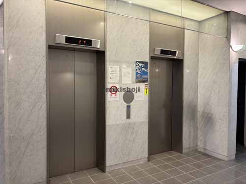 北新宿のダイヤフゲンビル エレベーターホール1