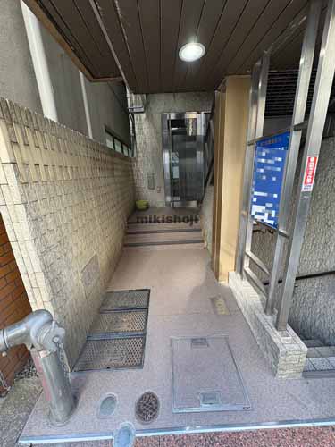 第１９岡崎ビル エントランス1