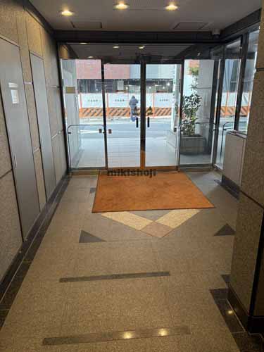 高松ビル エントランス1