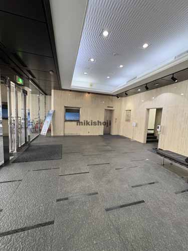 岩清日本橋ビル エントランス1