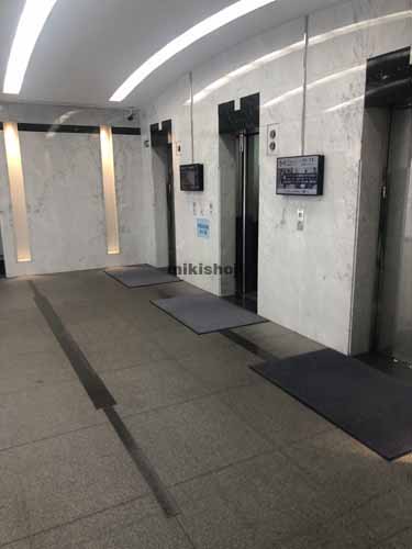 西新宿ＫＦビル エントランス3