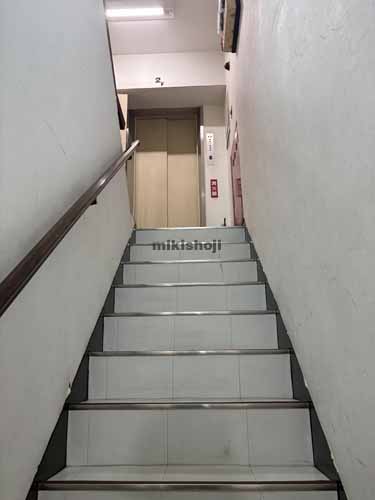 八丁堀の金谷ビル エレベーターホール1