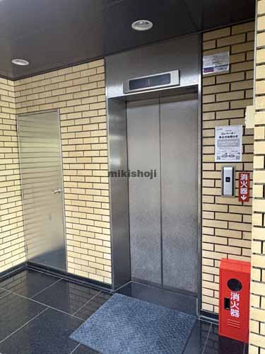 片山ビル エレベーターホール1