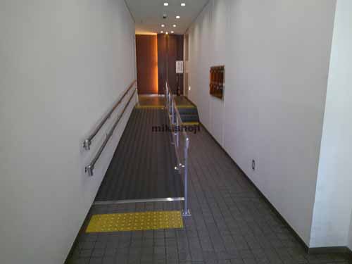 京王新宿三丁目第二ビル エントランス2