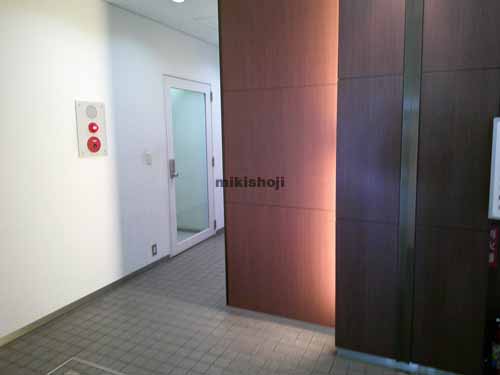 京王新宿三丁目第二ビル エントランス3