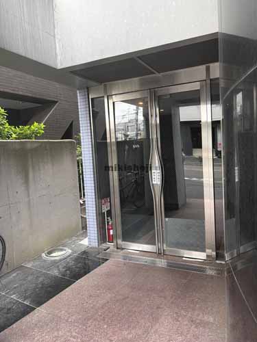 恵比寿の滝澤ビル エントランス1