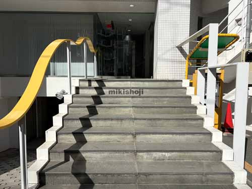 林五ビル エントランス2