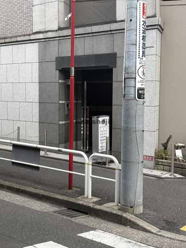 弥栄ビル エントランス1