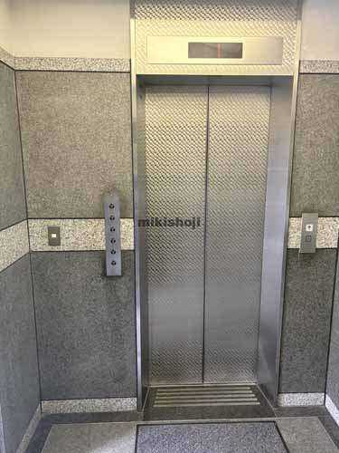 弥栄ビル エレベーターホール1