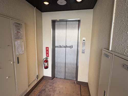 玉柳・テシコ六番町ビル エレベーターホール1