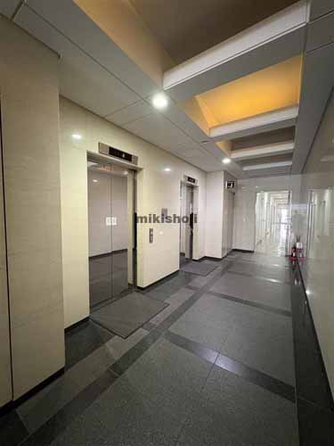 新川の馬事畜産会館 エレベーターホール1