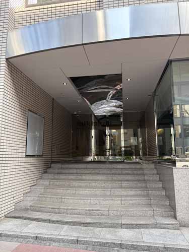 興信ビル エントランス1