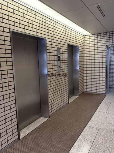 興信ビル エレベーターホール1