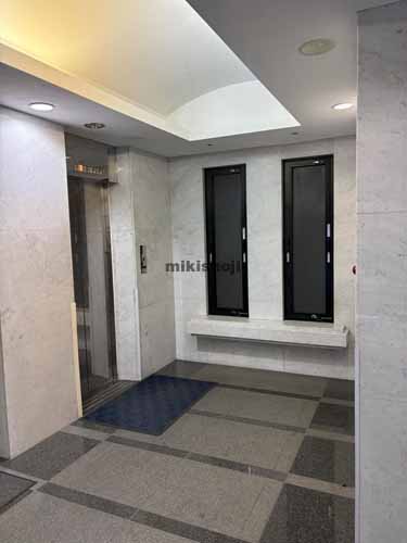 東益ビル エレベーターホール1