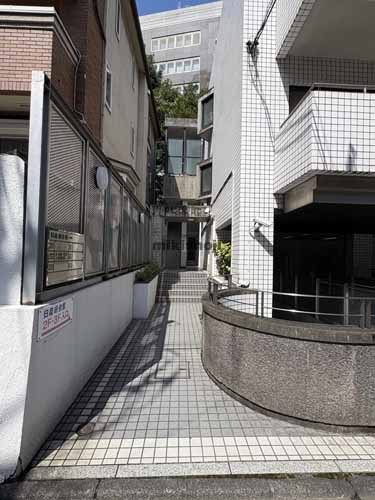 日産研会館 エントランス1