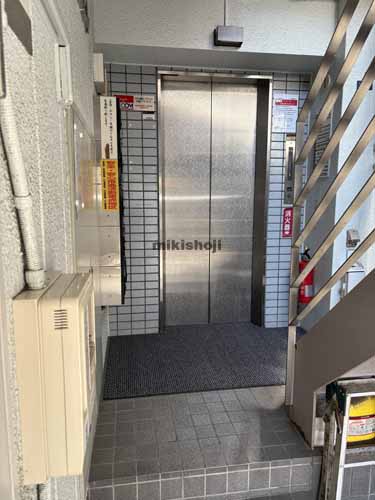 大野屋ビル エレベーターホール1