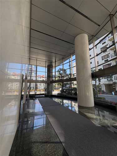 新川の住友不動産六甲ビル エントランス2