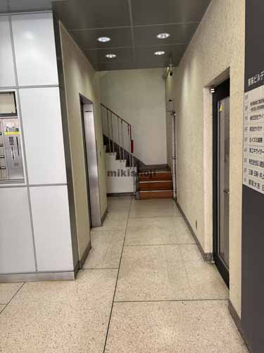 東味ビル エレベーターホール1