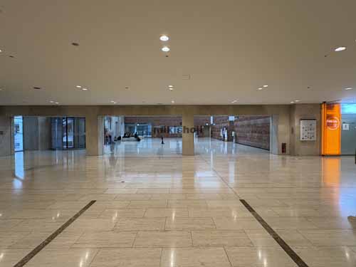 東京オペラシティビル エントランス4