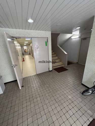 市川ビル エントランス1