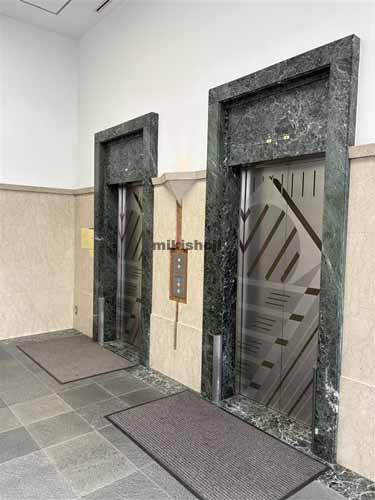 南青山の寿光ビル エレベーターホール2