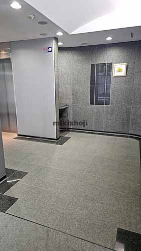 銀座の東貨ビル エレベーターホール2