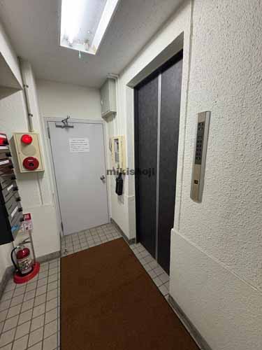 茗渓ビル エレベーターホール1