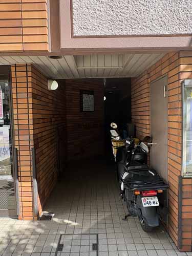 酒井ビル エントランス1