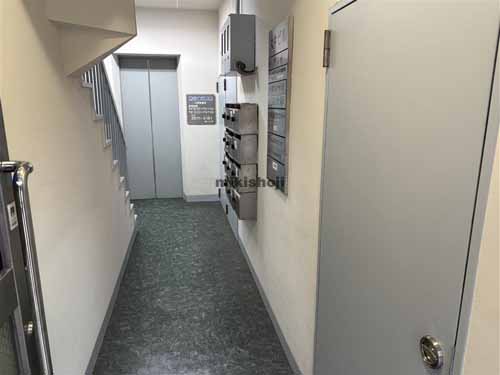 丸中ビル エレベーターホール1