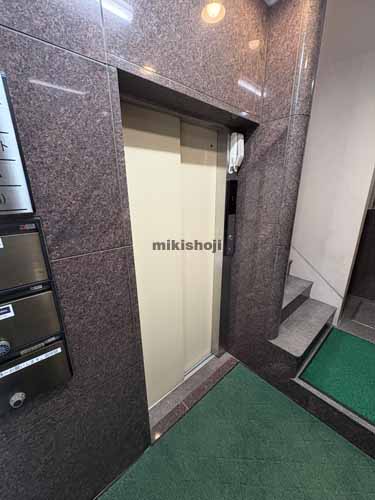 西新橋小川ビル エレベーターホール1
