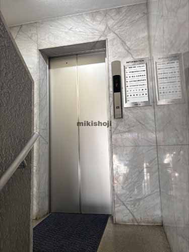 本間ビル エレベーターホール1