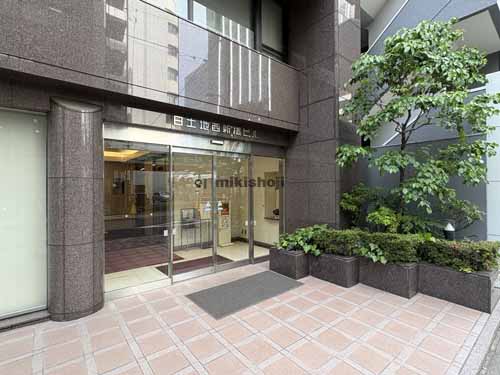 日土地西新橋ビル エントランス2