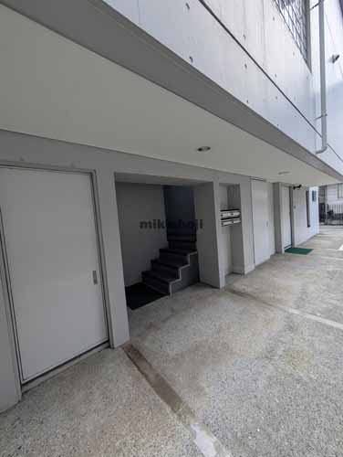 ロイクラトン左門町ビル エントランス1
