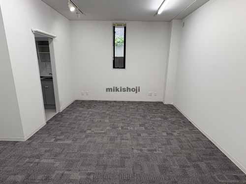 内藤町・大京町・左門町のロイクラトン左門町ビル 貸室内3