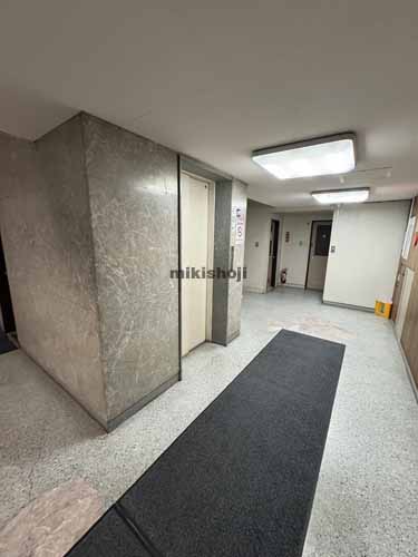 葵シャトー エレベーターホール1