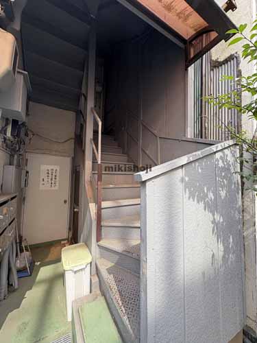 神田須田町の青山ビル エントランス1